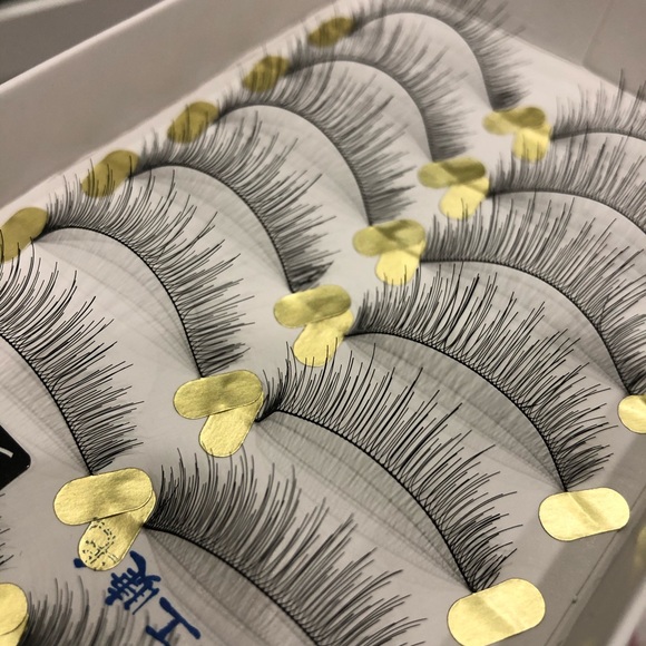 False Lashes - Picture 3 of 4